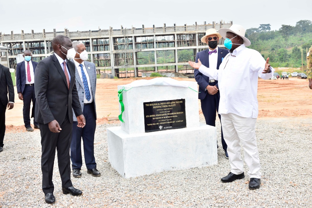 Akasattiro: Pulezidenti Museveni alagidde buli eyatambuza obubaka nti mulwadde oba afudde ayiggibwe.