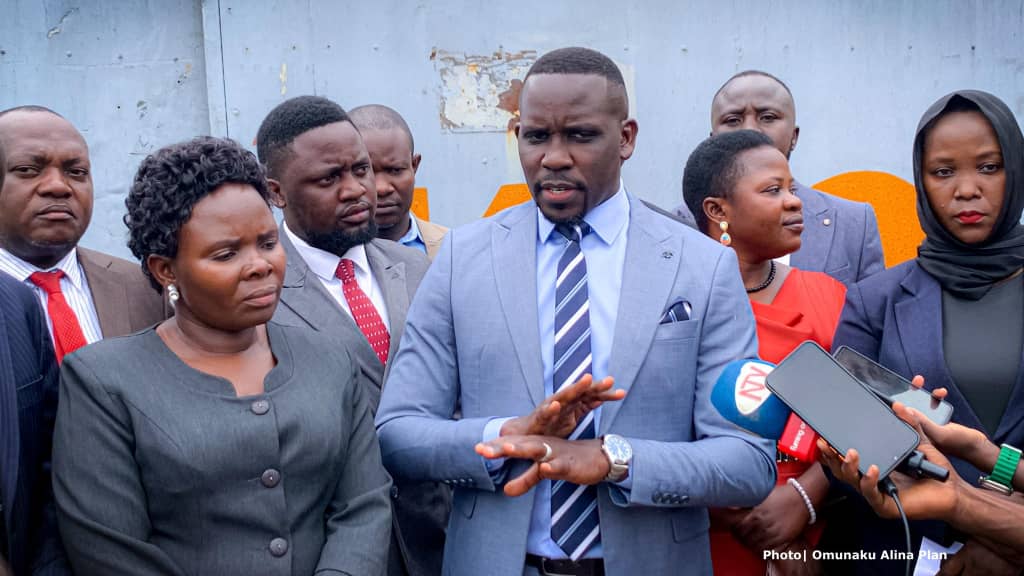 Video: Shame as Roko guards lock out Shadow Cabinet