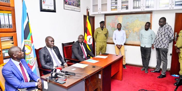 THREE ARRESTED FOR IMPERSONATION OF STATE HOUSE ANTI-CORRUPTION UNIT OFFICERS