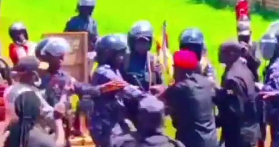 Bobi Wine engages with Police to save his supporters in Kayunga