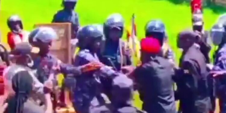 Bobi Wine engages with Police to save his supporters in Kayunga