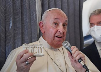 Sex outside marriage ‘not the most serious sin’, says Pope Francis