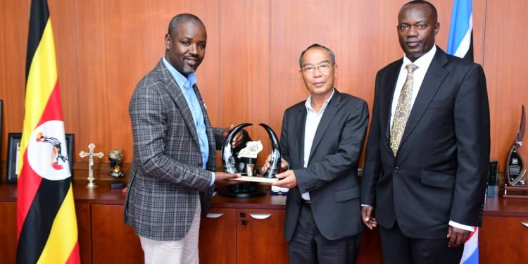 Tayebwa, Vietnamese diplomats, Nguyen, King Ceasor discuss coffee export